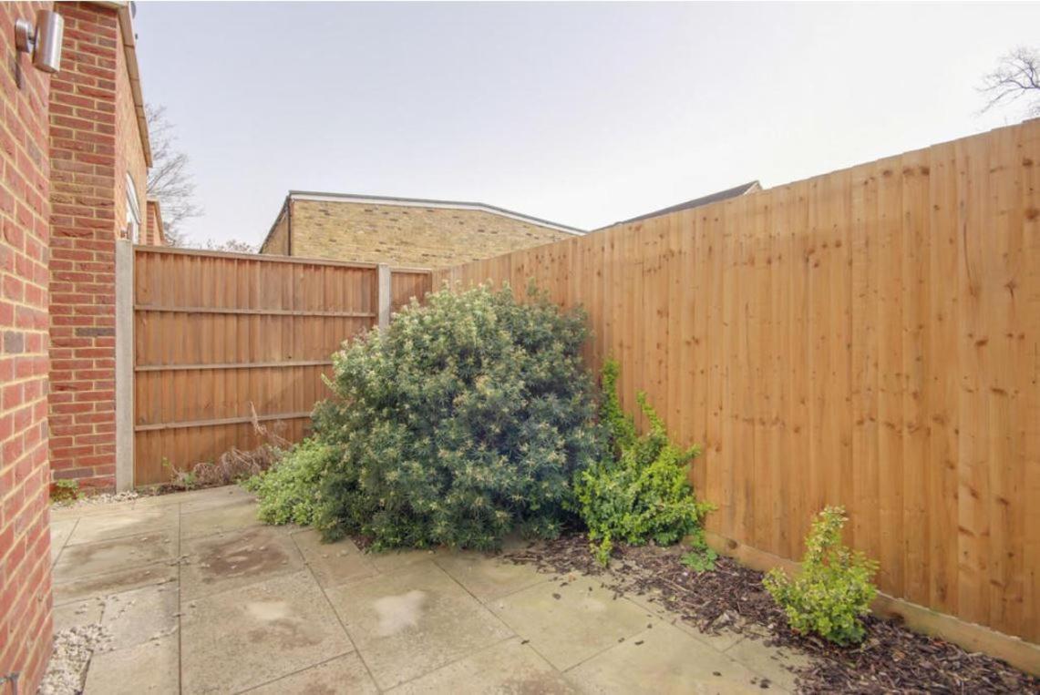 Immaculate Central Windsor Town House With Parking Экстерьер фото