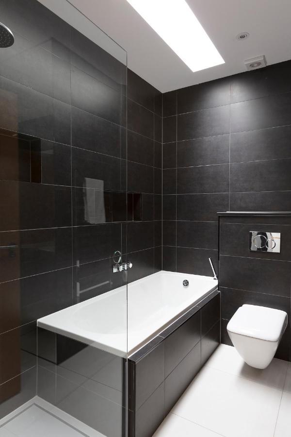 Immaculate Central Windsor Town House With Parking Экстерьер фото