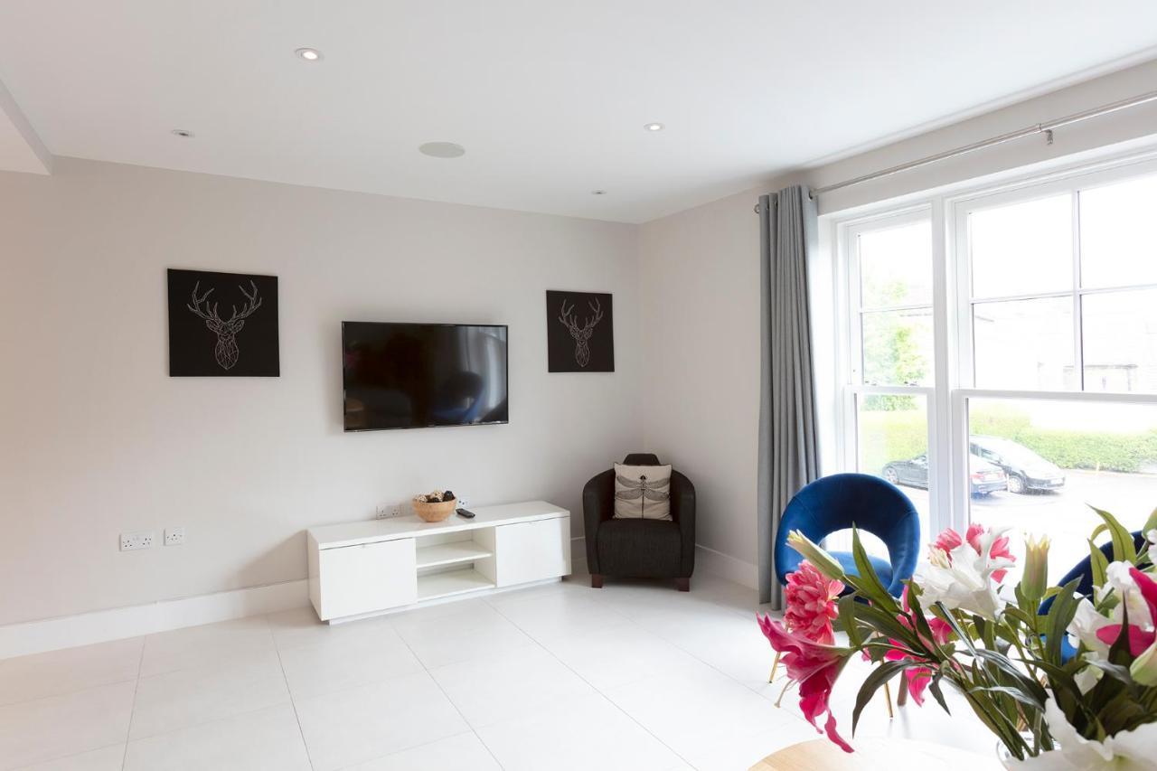 Immaculate Central Windsor Town House With Parking Экстерьер фото