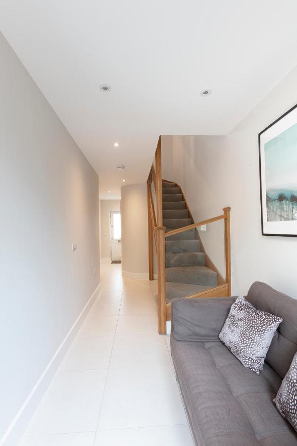 Immaculate Central Windsor Town House With Parking Экстерьер фото